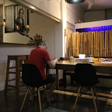 The Patio Yogya Apartment ยอกยาการ์ตา ภายนอก รูปภาพ