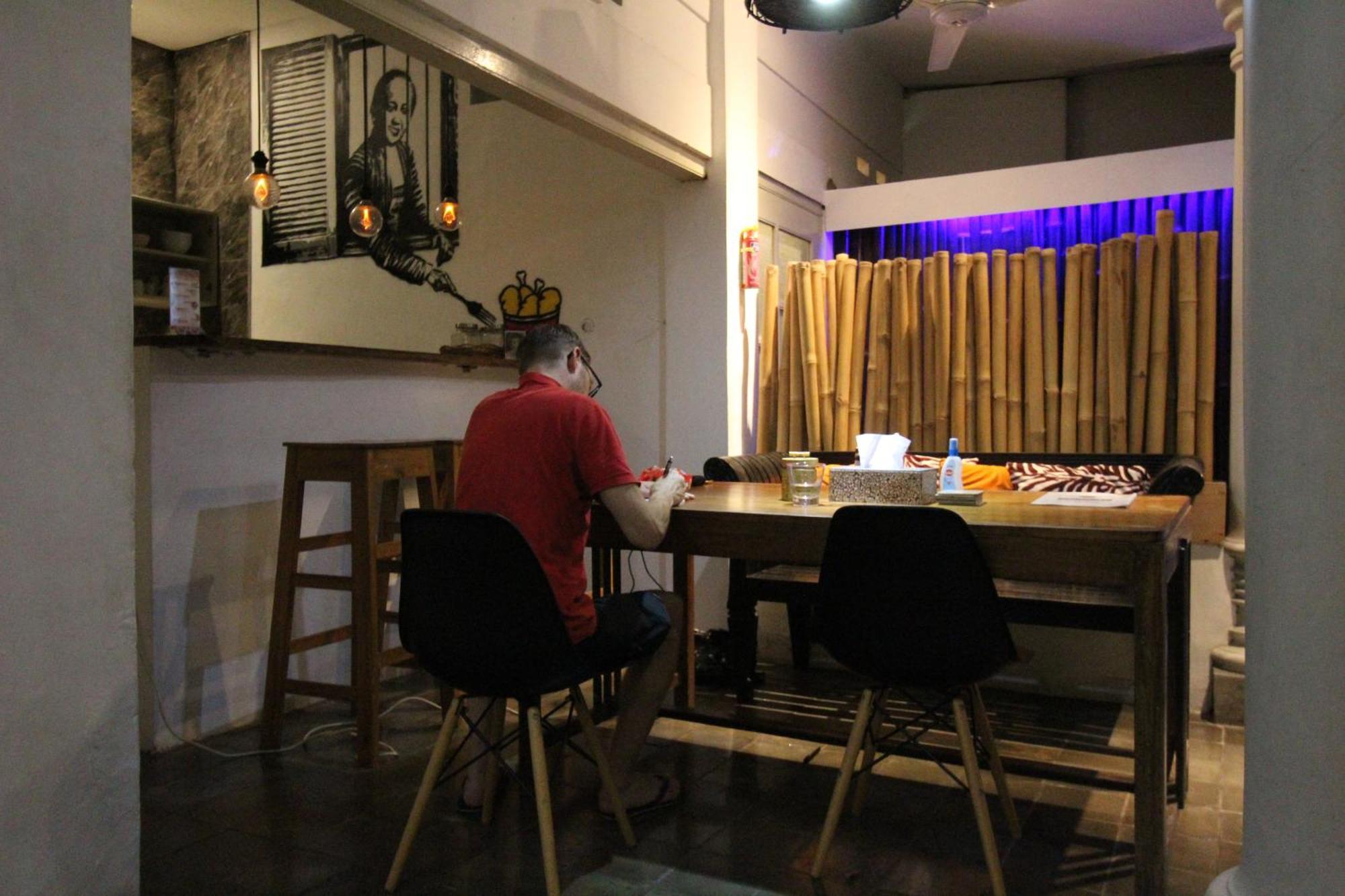 The Patio Yogya Apartment ยอกยาการ์ตา ภายนอก รูปภาพ