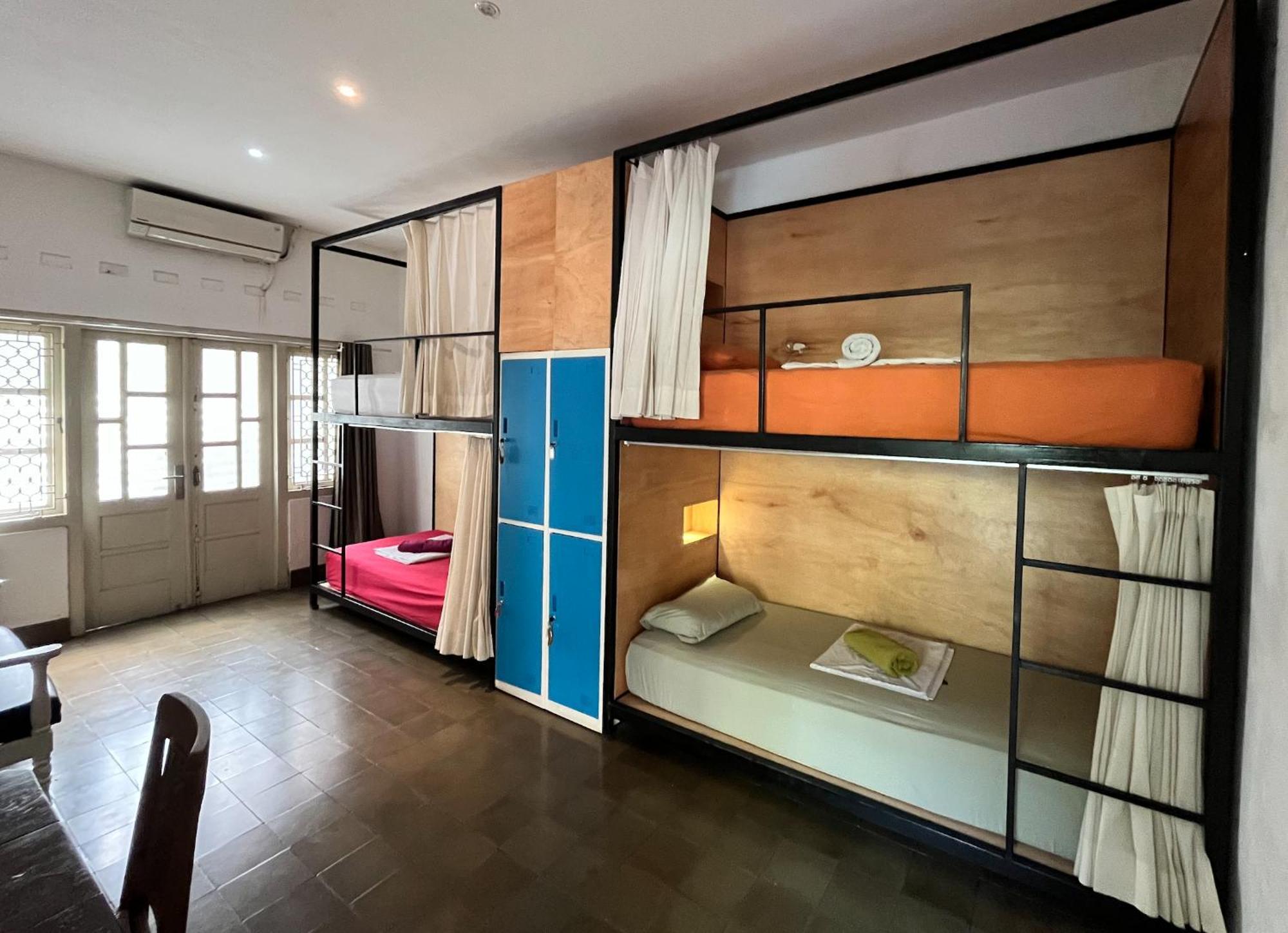 The Patio Yogya Apartment ยอกยาการ์ตา ภายนอก รูปภาพ