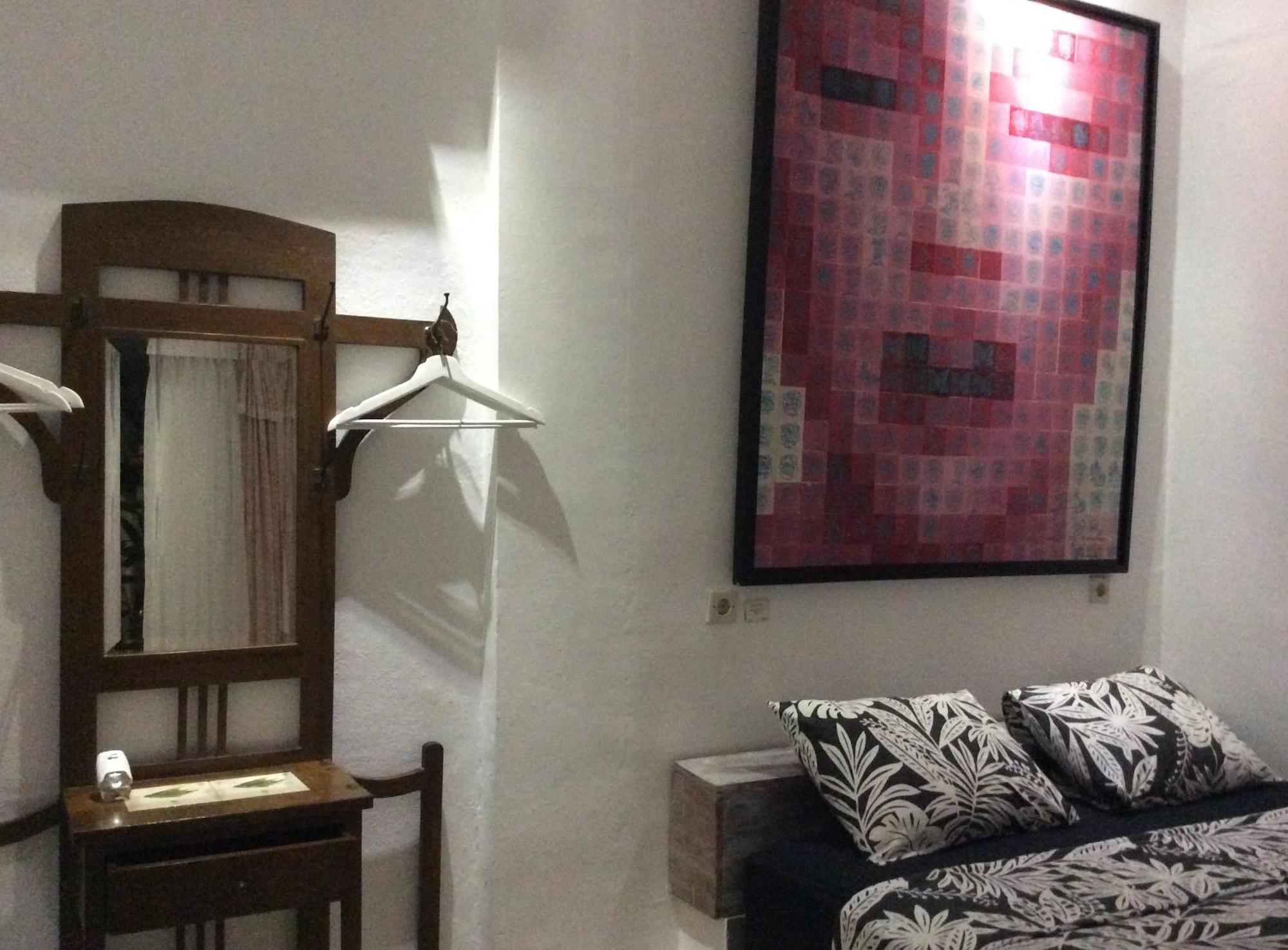 The Patio Yogya Apartment ยอกยาการ์ตา ภายนอก รูปภาพ