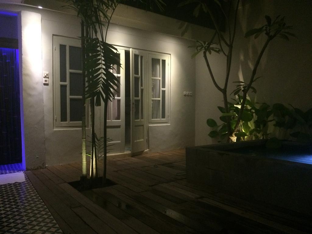 The Patio Yogya Apartment ยอกยาการ์ตา ภายนอก รูปภาพ