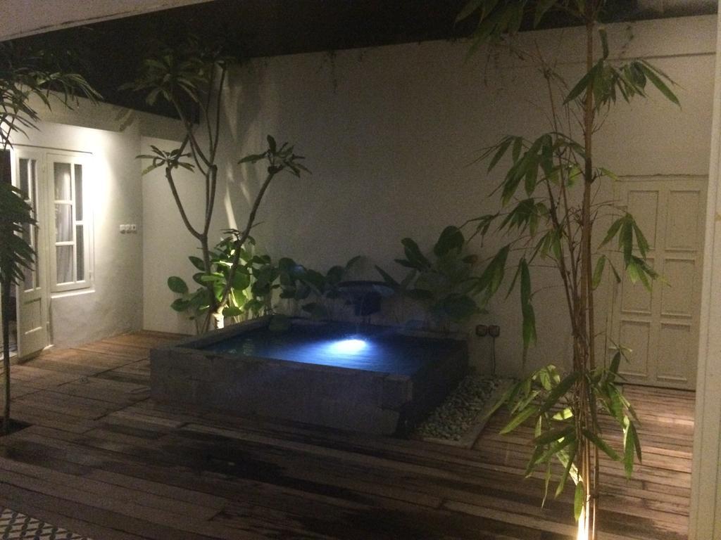 The Patio Yogya Apartment ยอกยาการ์ตา ภายนอก รูปภาพ