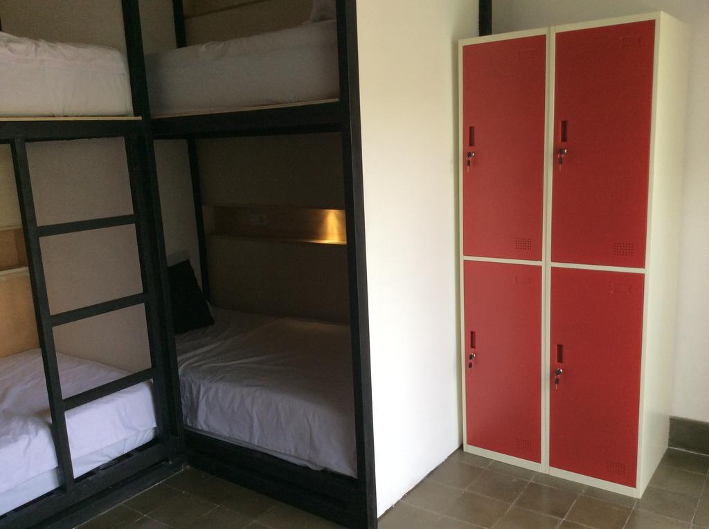 The Patio Yogya Apartment ยอกยาการ์ตา ภายนอก รูปภาพ