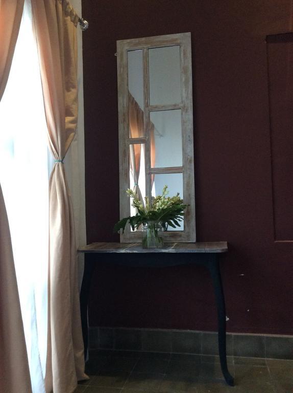 The Patio Yogya Apartment ยอกยาการ์ตา ภายนอก รูปภาพ