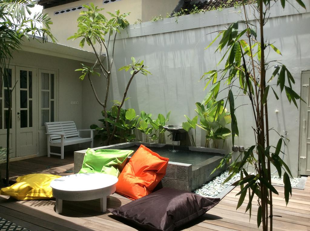 The Patio Yogya Apartment ยอกยาการ์ตา ภายนอก รูปภาพ