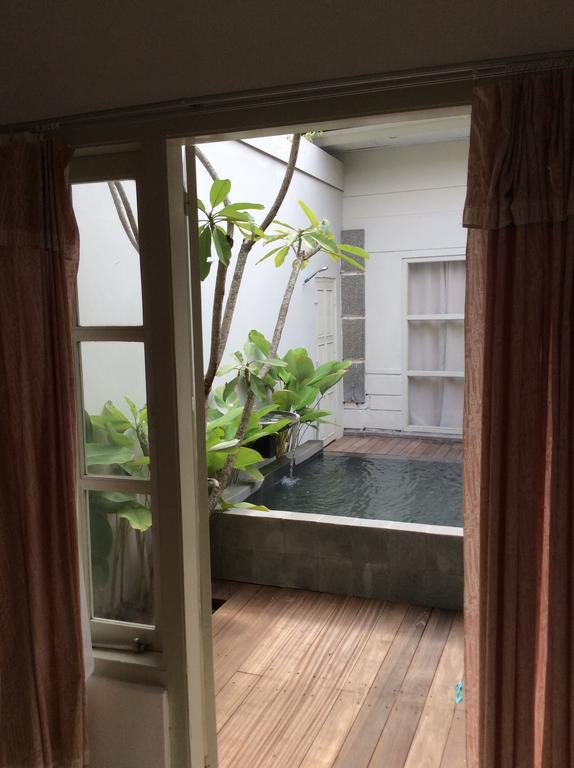 The Patio Yogya Apartment ยอกยาการ์ตา ภายนอก รูปภาพ
