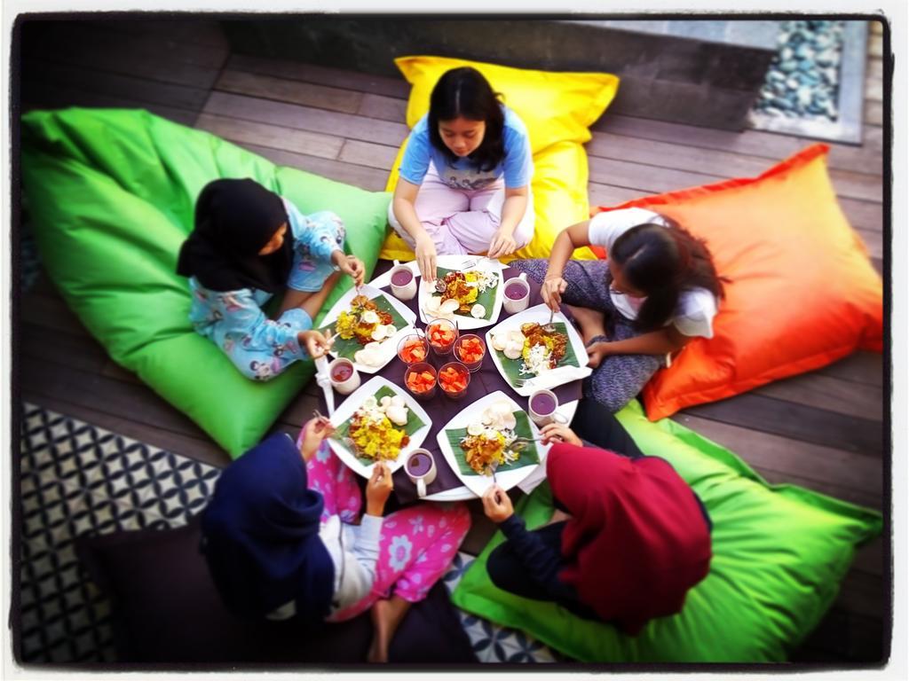 The Patio Yogya Apartment ยอกยาการ์ตา ภายนอก รูปภาพ