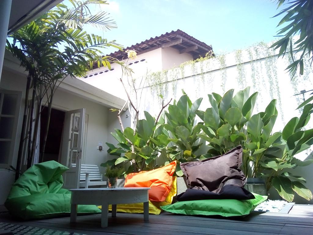 The Patio Yogya Apartment ยอกยาการ์ตา ภายนอก รูปภาพ