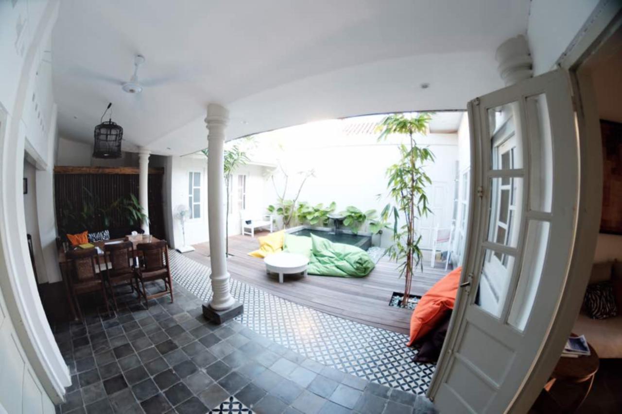 The Patio Yogya Apartment ยอกยาการ์ตา ภายนอก รูปภาพ